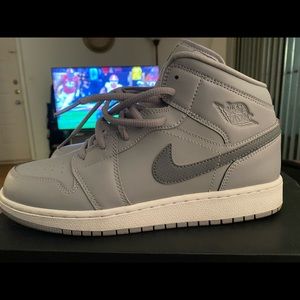 Jordan 1 mids